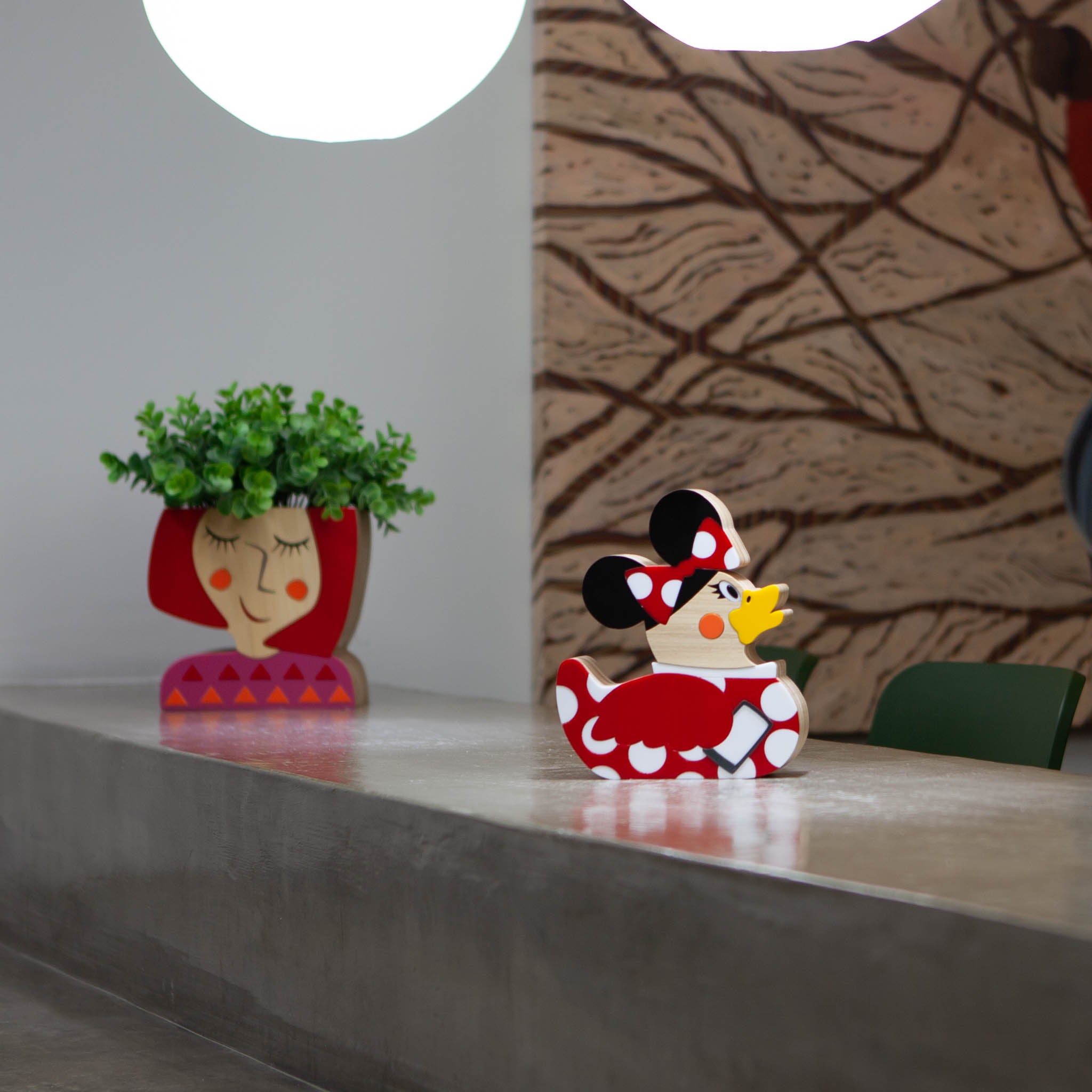 Escultura de Madeira Patinha Influencer Patricia Maranhão