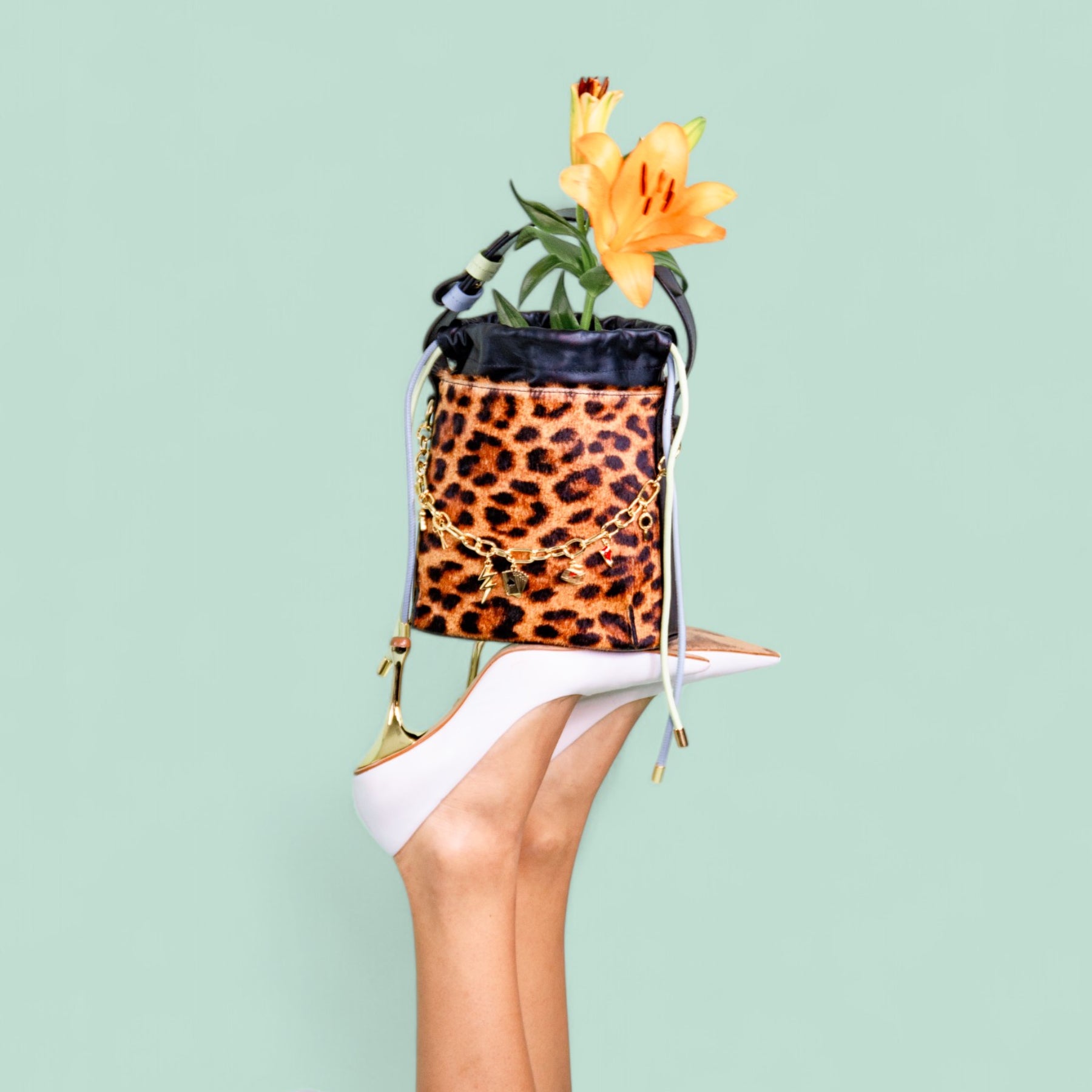 Bolsa Bucket Donna Couro Legítimo Cordão Azul e Verde Patrícia Maranhão