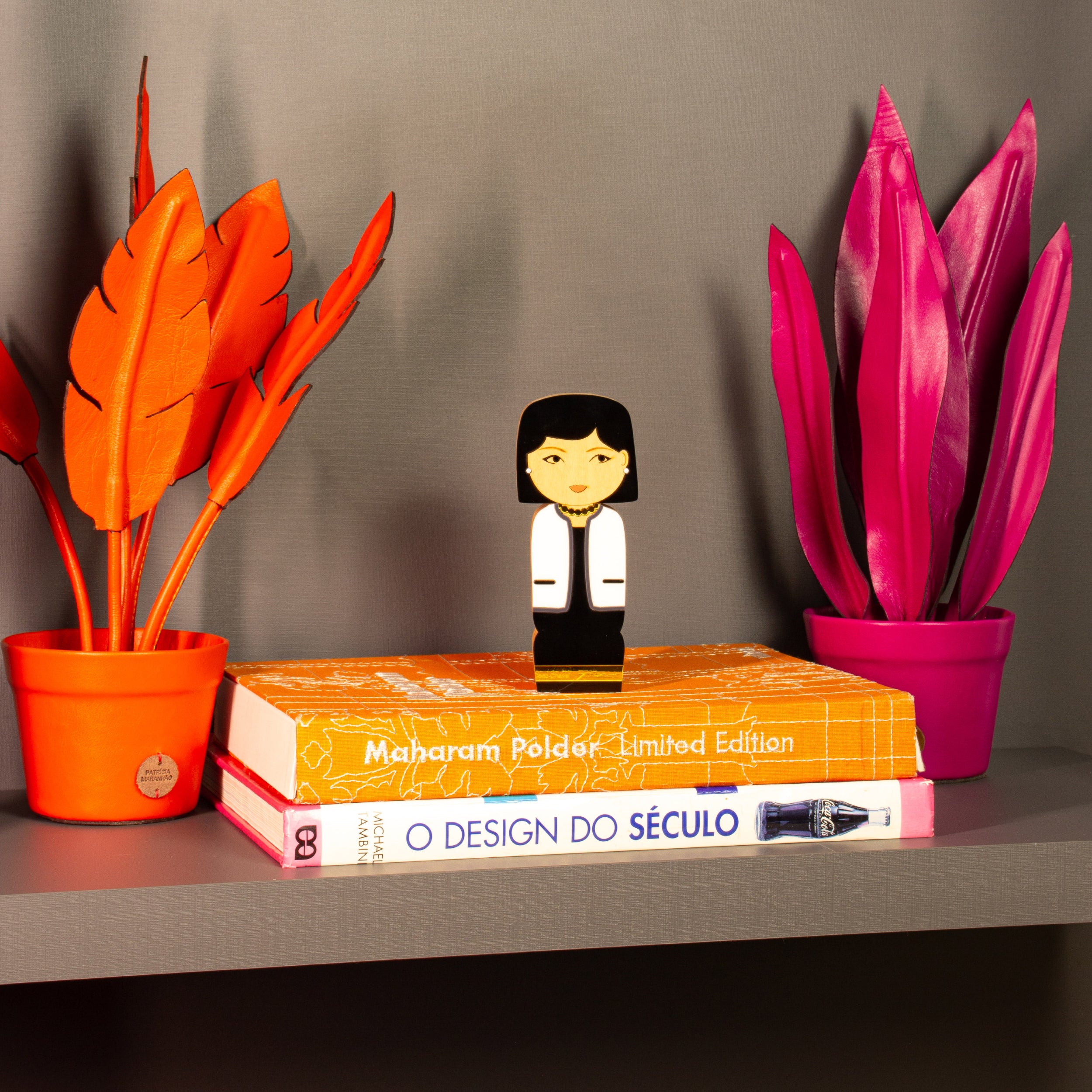 Kokeshi Escultura de Madeira Gabrielle Coco Chanel