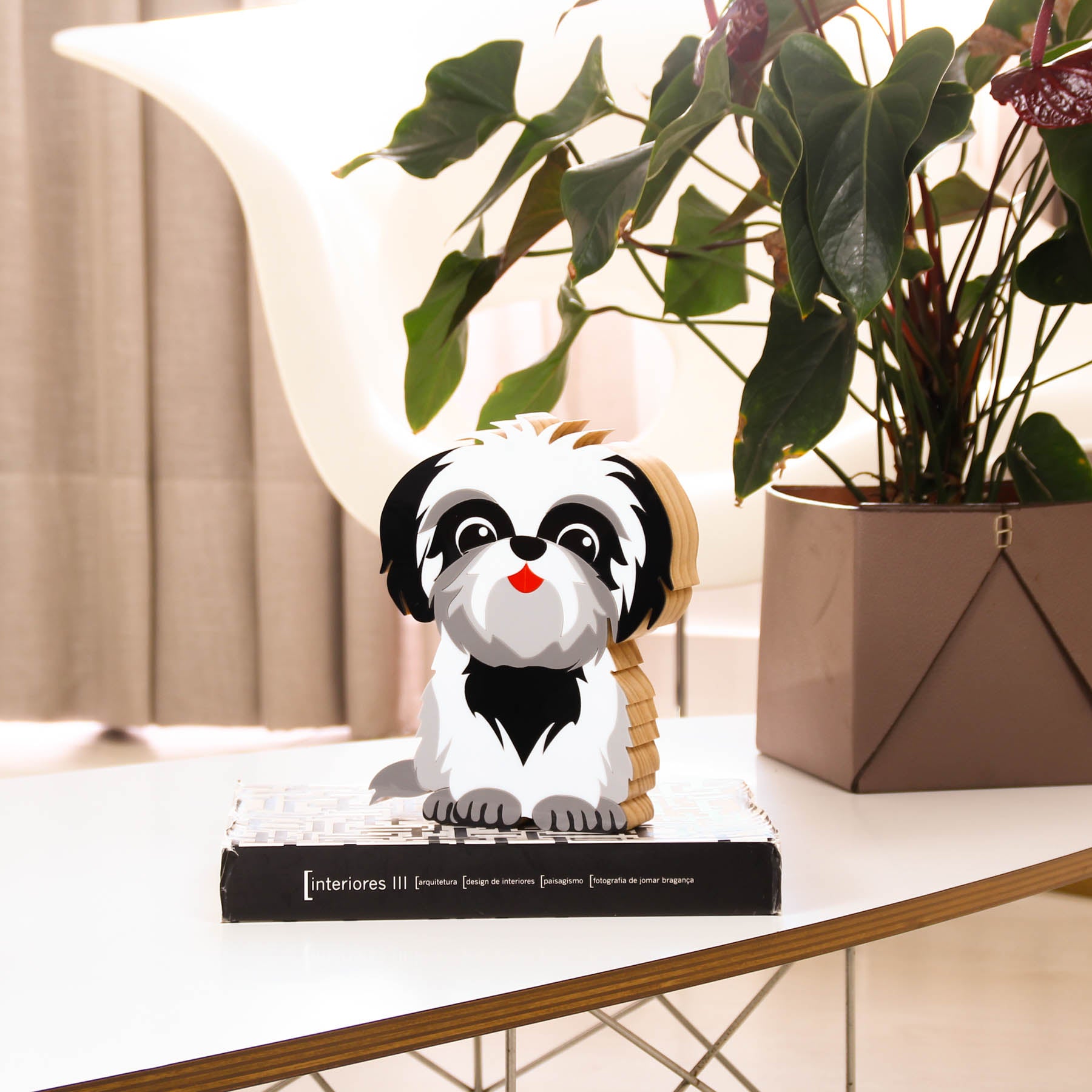 Escultura de Madeira Cachorro Shih-Tzu Branco Patricia Maranhão