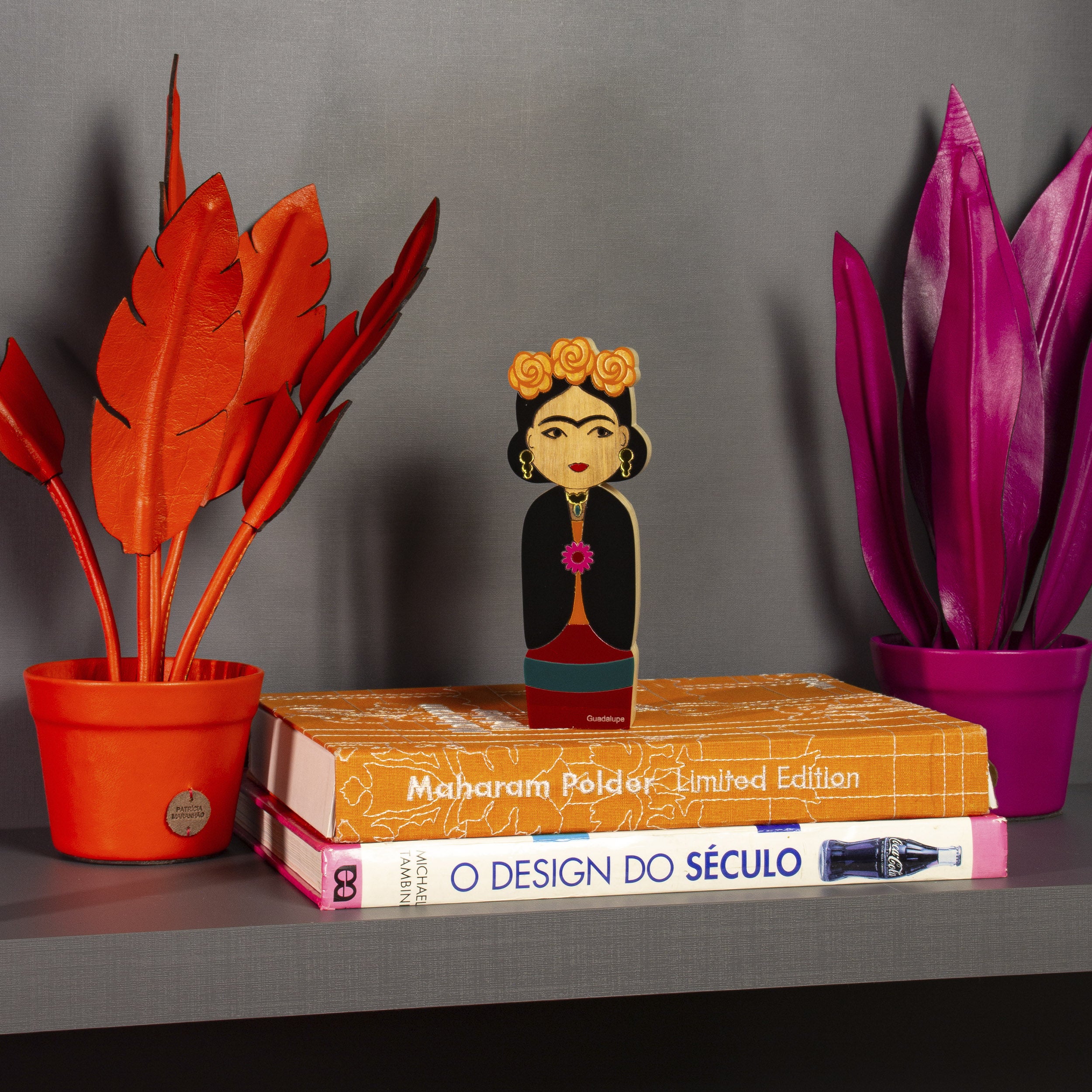 Kokeshi Escultura de Madeira Frida